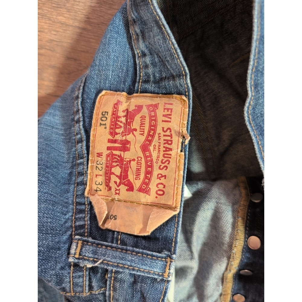 Vintage Levi's 501 Men's Button 32x34 Jeans Medium Wash Whiskered Diststressed - Picture 7 of 16